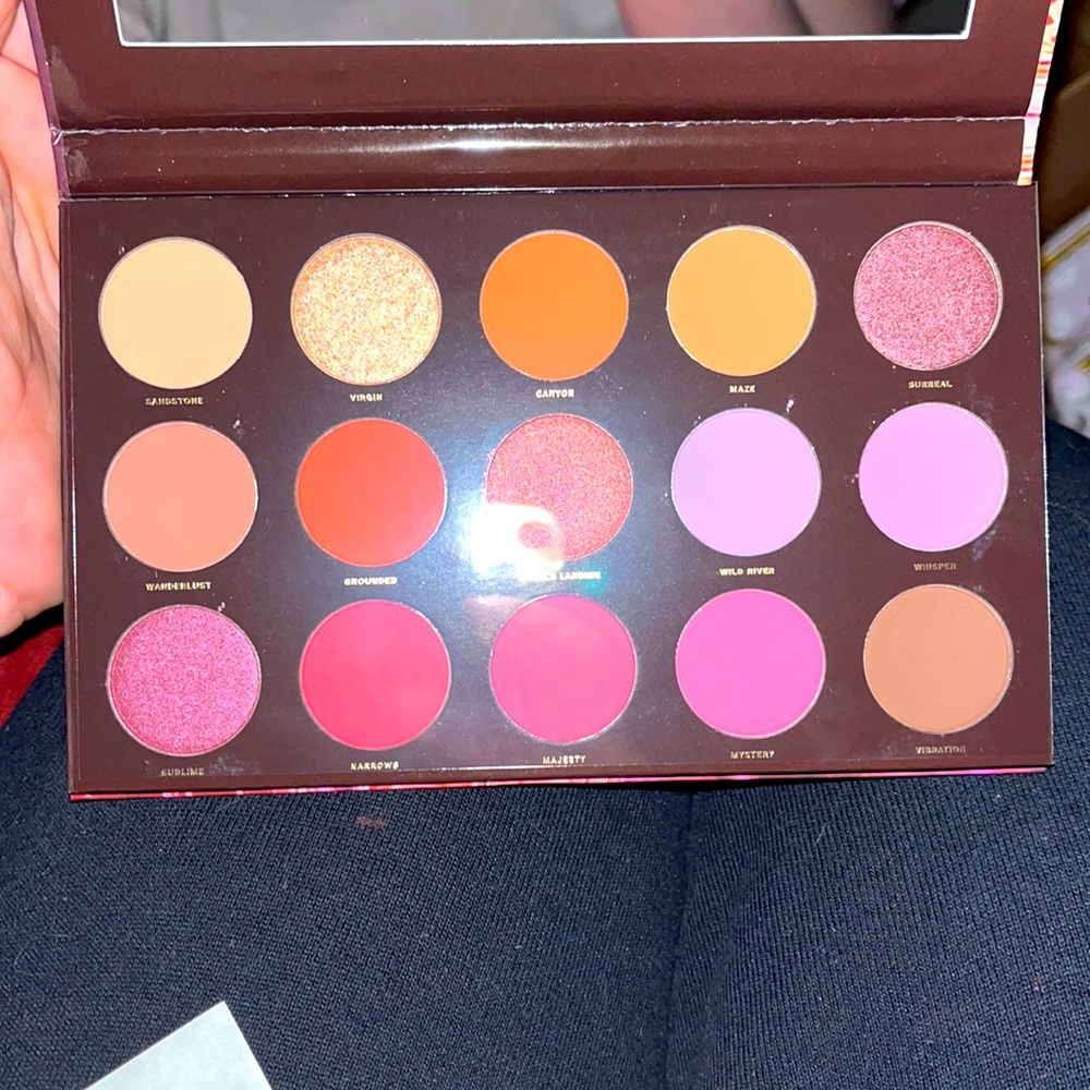Pressed pigment palette